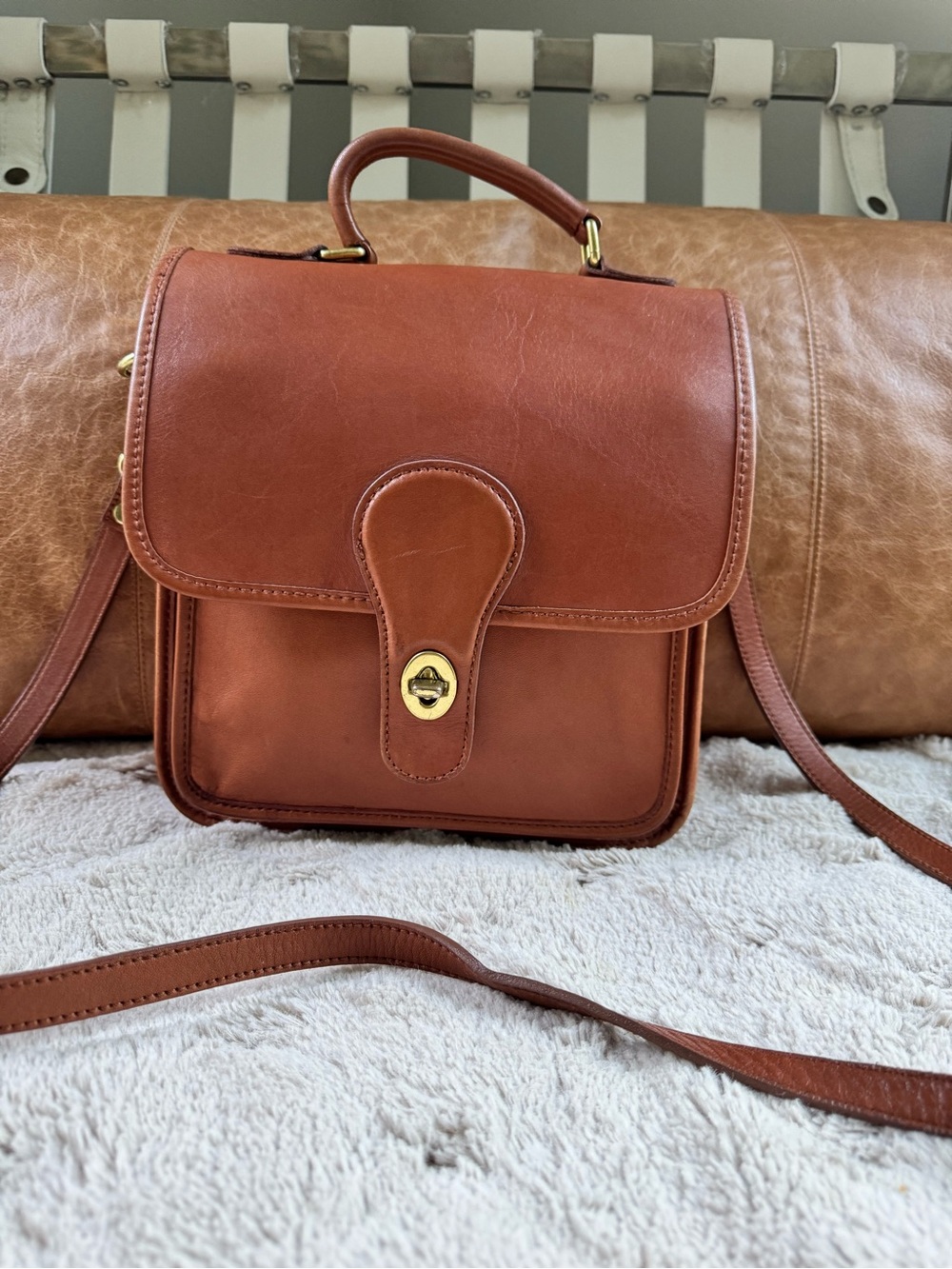 Vintage Hunt Club British Tan Genuine Leather Crossbody Bag